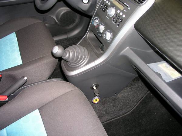 suzuki_splash váltózár