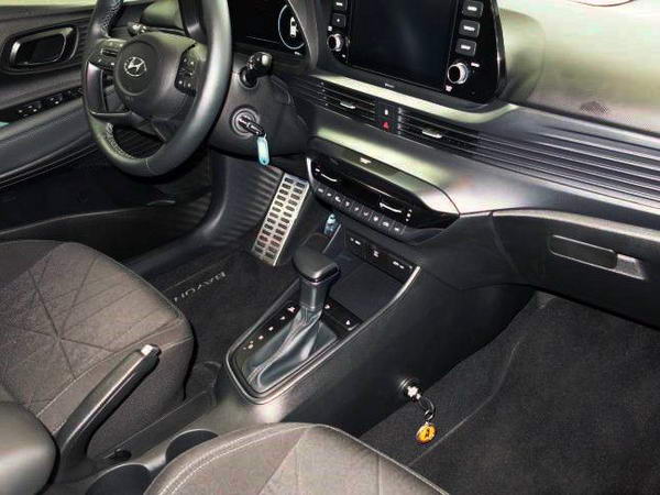 Hyundai Bayon Aut.2021- váltózár